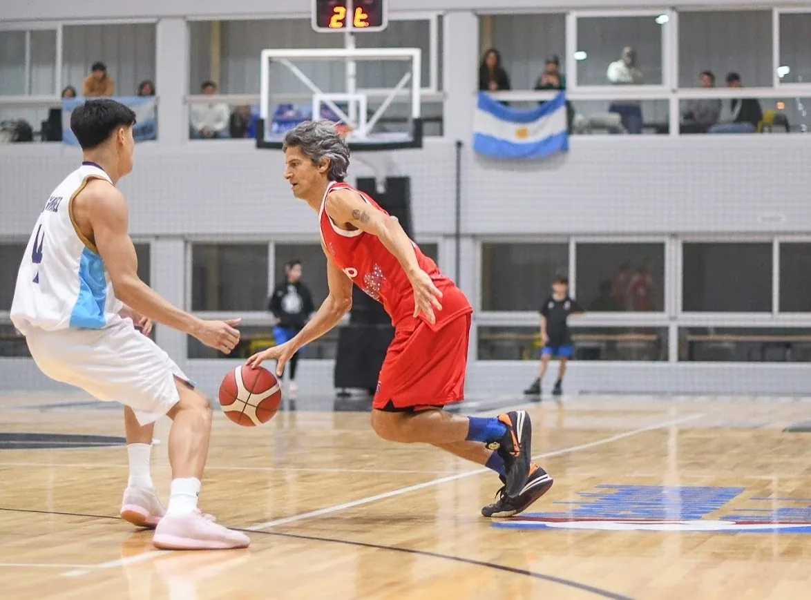 A los 40 y pico, “Maxi” Ríos sigue escribiendo su propia gira sin final