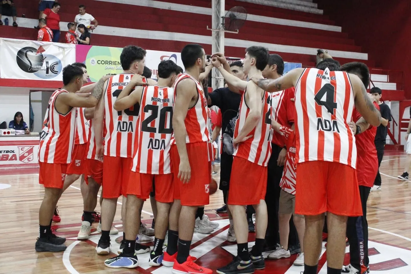 Córdoba reaccionó en el final y logró su primera victoria en la Liga Federal