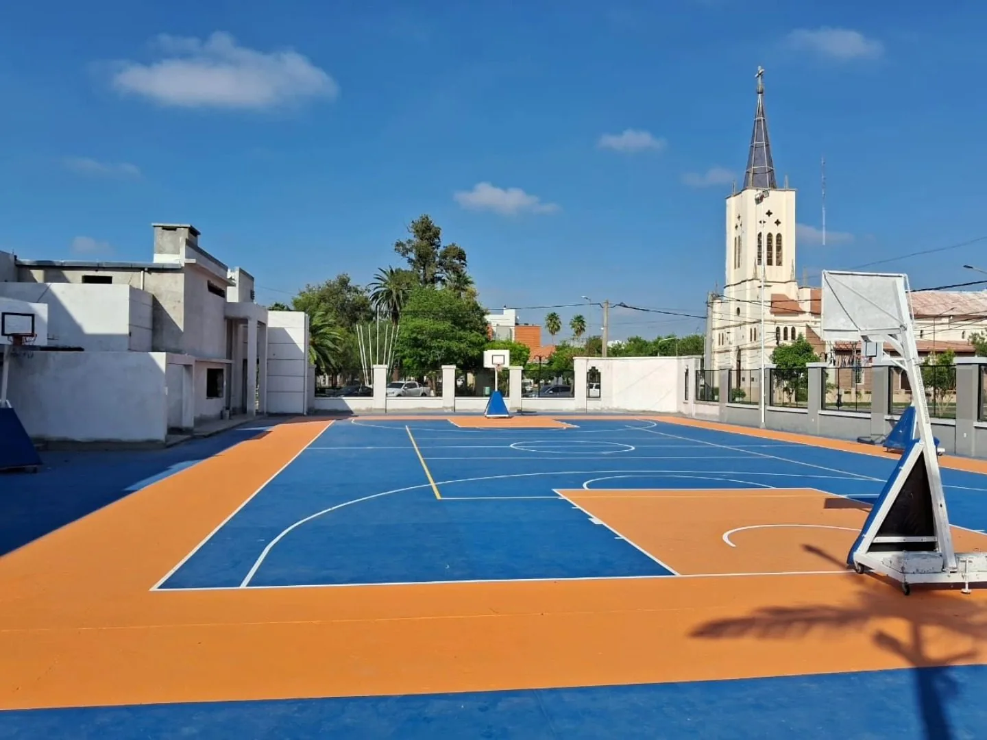 Asociación Italiana suma su tercera cancha y potencia la oferta deportiva