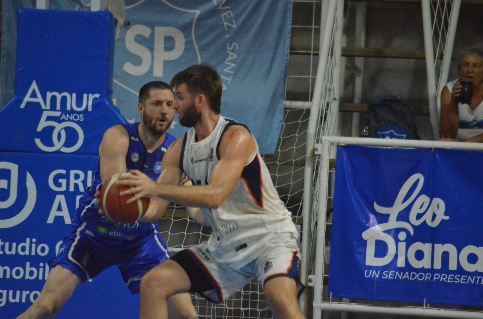 Carácter tricolor en casa ajena