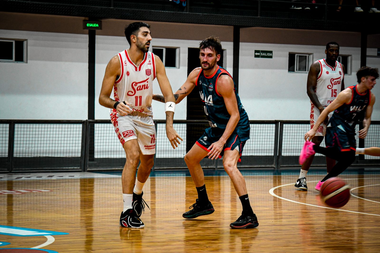 San Isidro golpeó en Resistencia y sostiene la cima