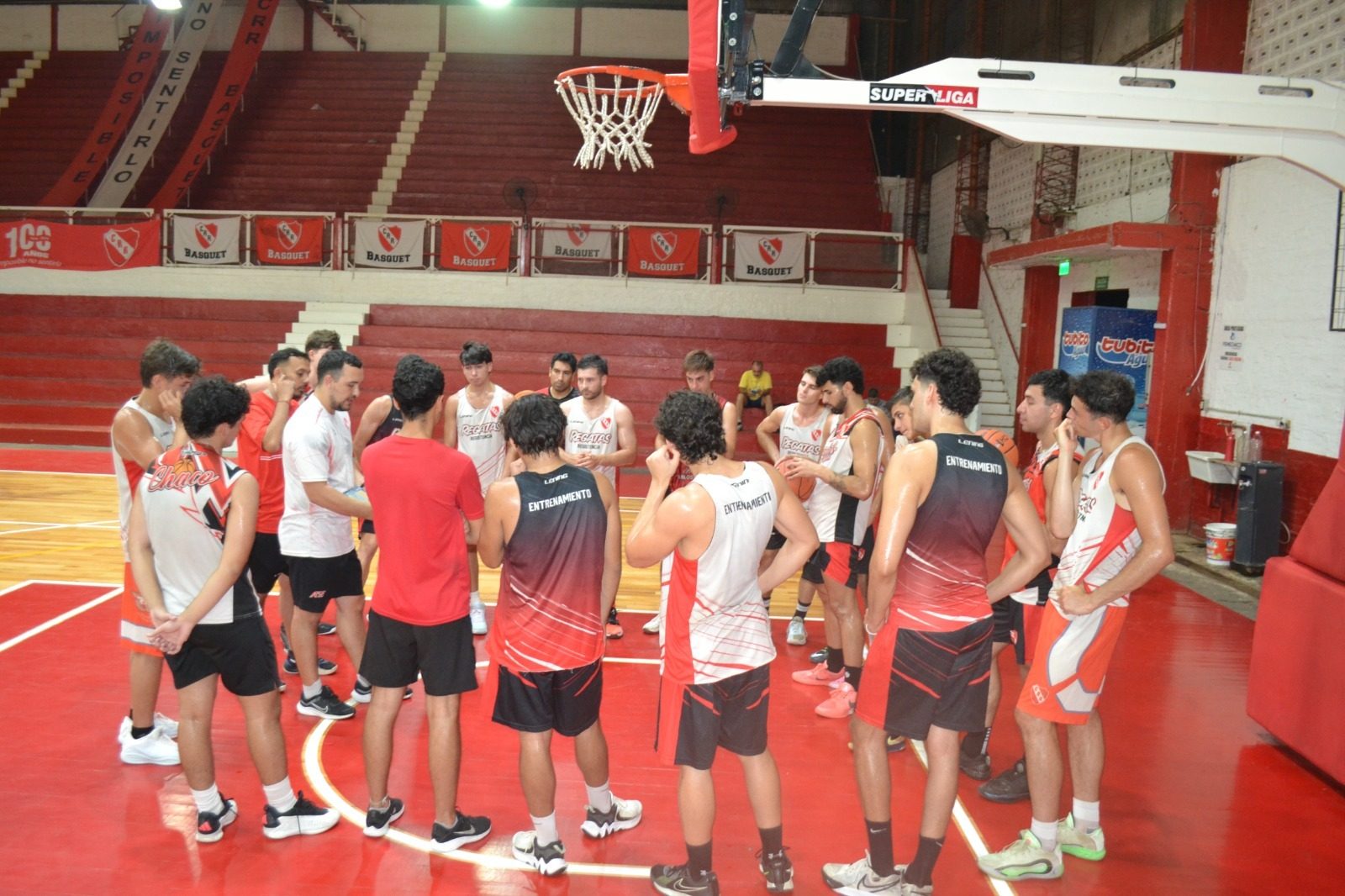 Regatas ajusta piezas y acelera en la recta final de su puesta a punto