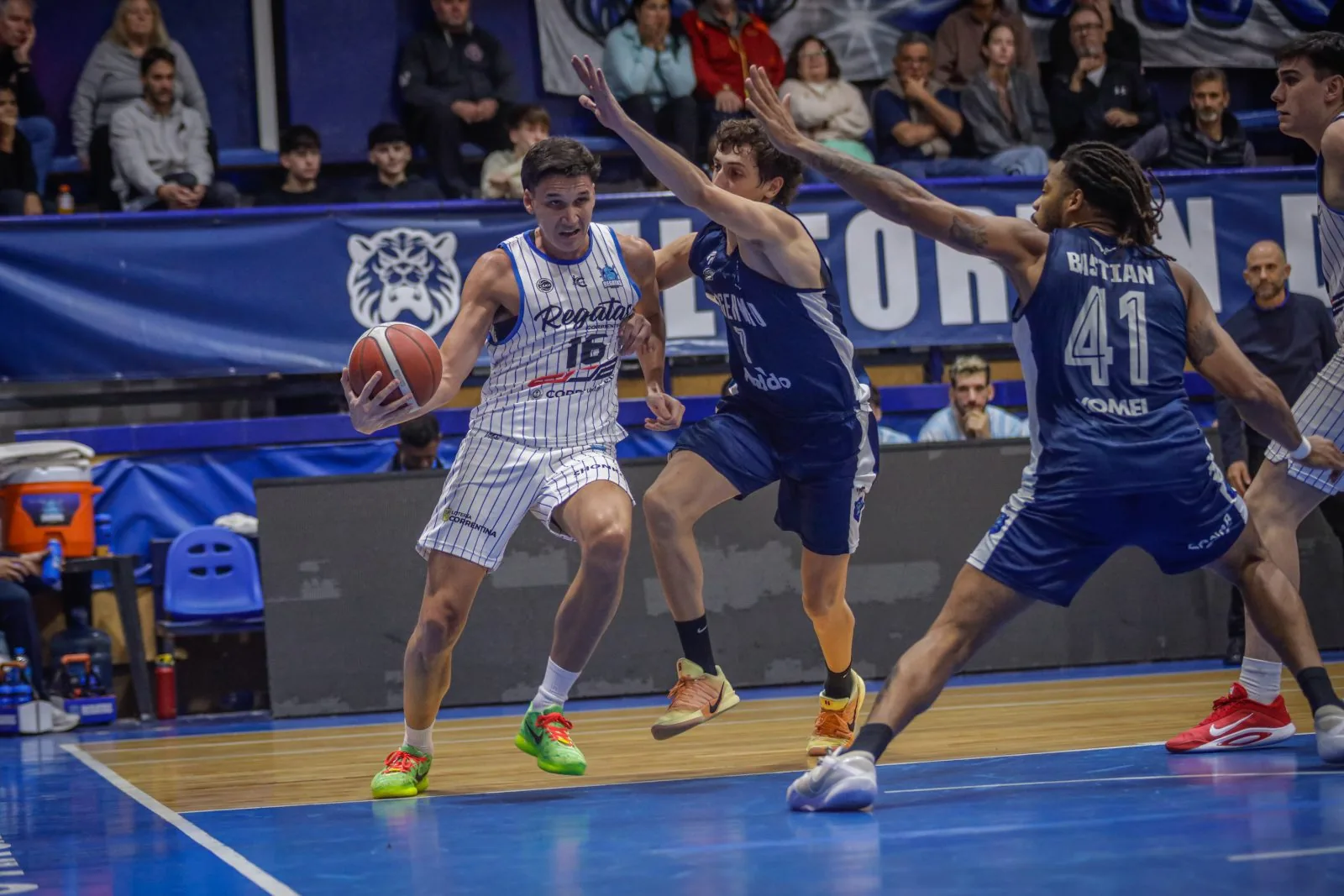 Regatas Corrientes ganó y sacó boleto directo a cuartos de final