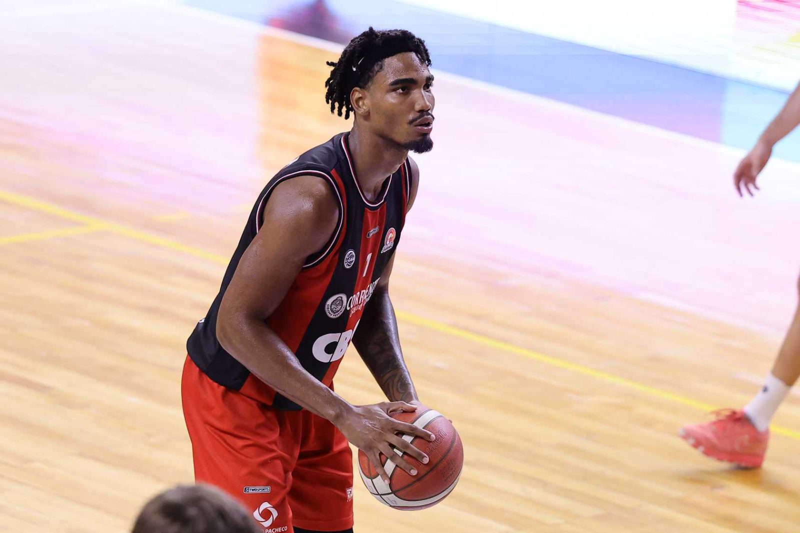 San Martín cerró febrero con victoria en su casa