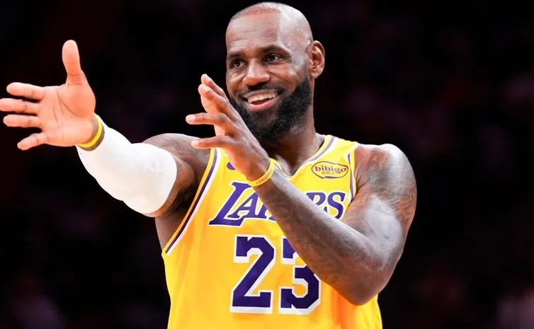 LeBron James, cada vez más legendario: el jugador con más partidos en la historia