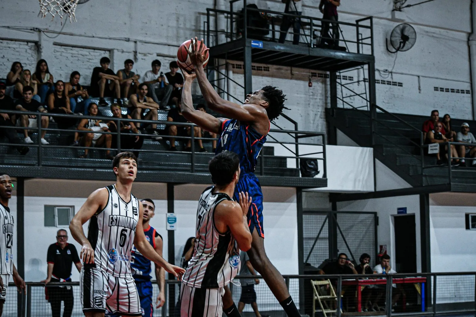 Centeno, gigante en la pintura: el pilar de Villa San Martín que se destaca en varias estadísticas