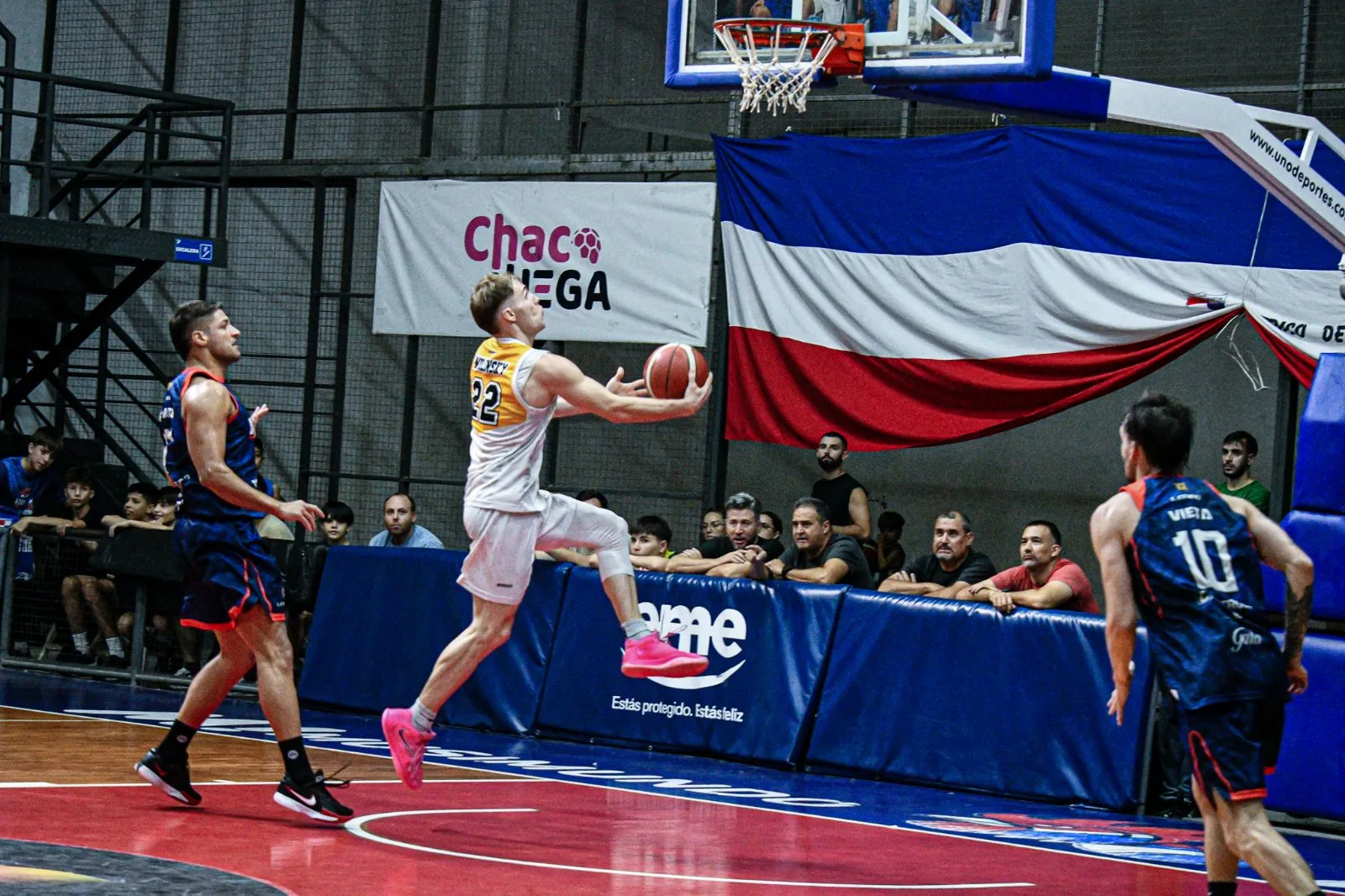 Comunicaciones lo cerró mejor y silenció a Villa en el final