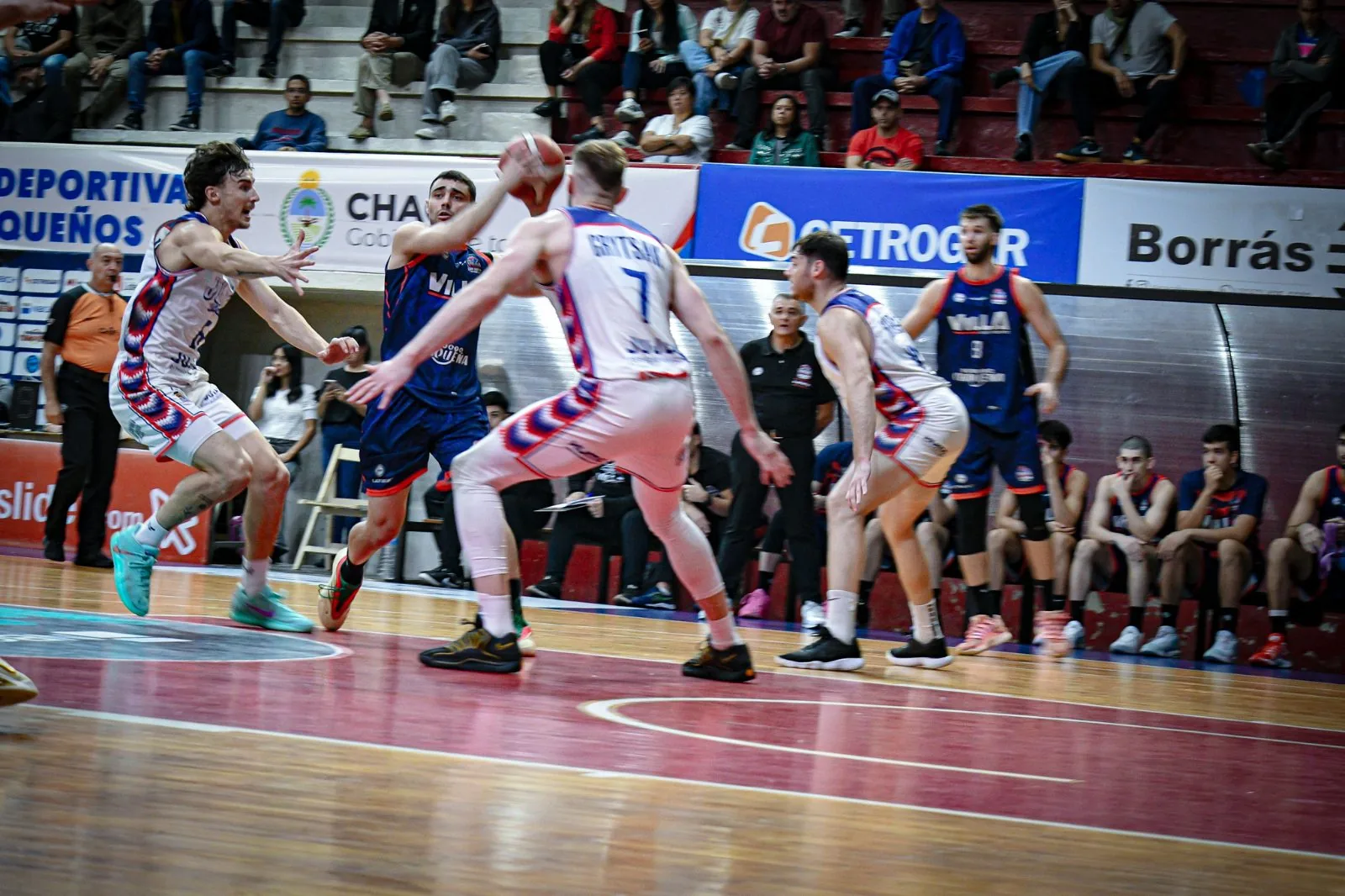 Jujuy golpeó en el final y quedó a un paso de cerrar la serie
