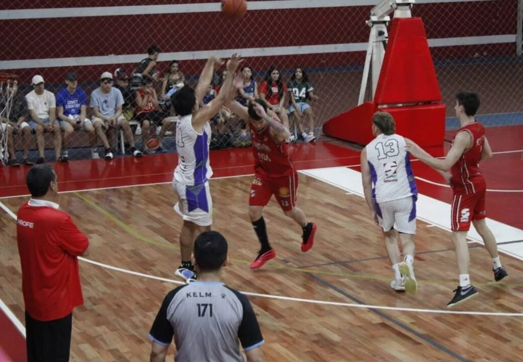 Doce equipos, un objetivo: arranca la primera competencia del básquet capitalino