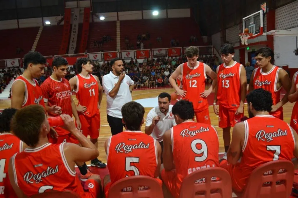 Regatas busca su primera alegría en casa ante el difícil San Lorenzo