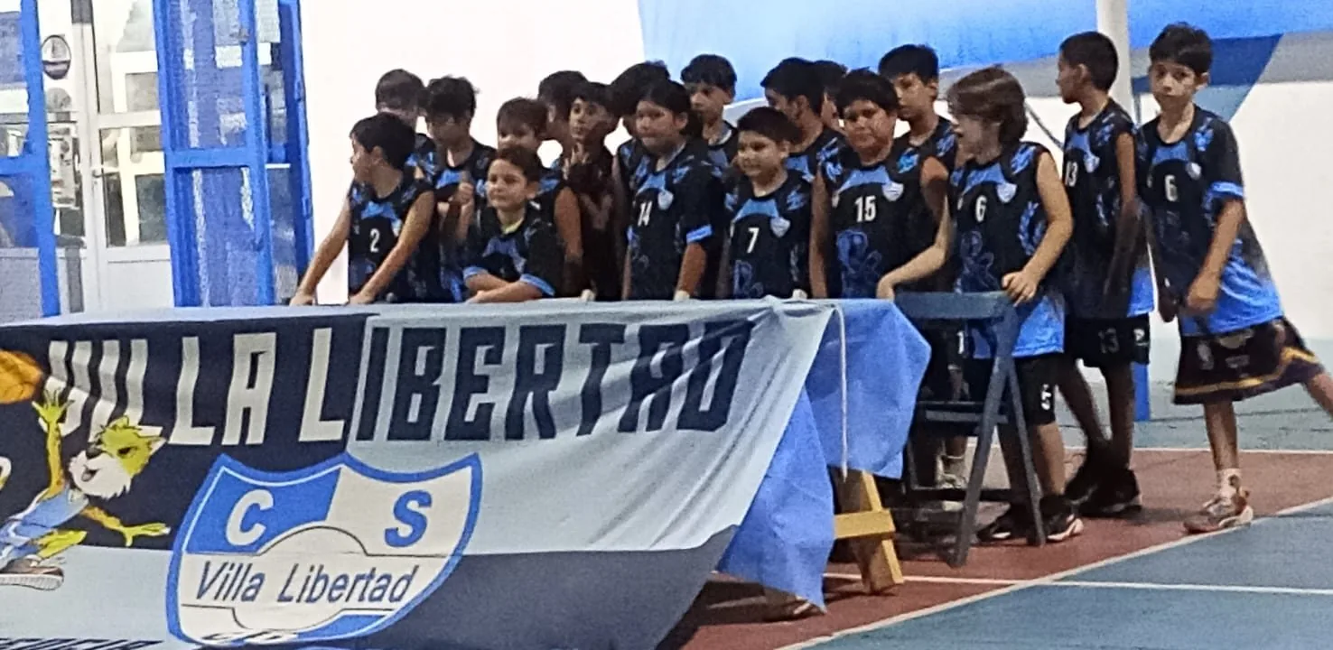 Villa Libertad presentó a sus equipos U11 y U13 en una noche mágica junto al barrio