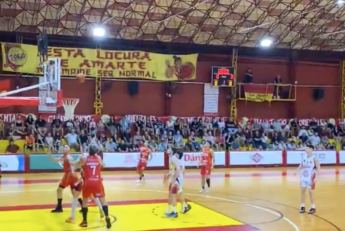 Tokio se hizo fuerte en casa: remontó 15 puntos y festejó ante Hércules