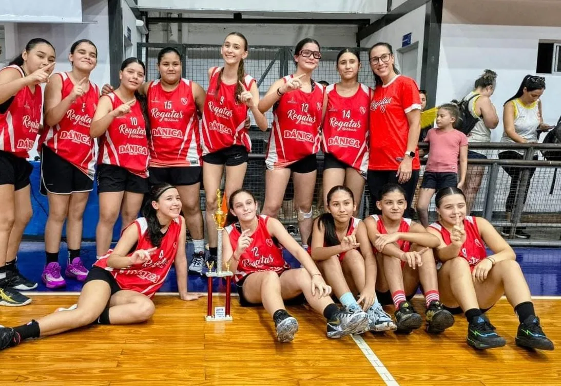 Entrenar, creer y crecer: el femenino de Regatas consolida su proyecto