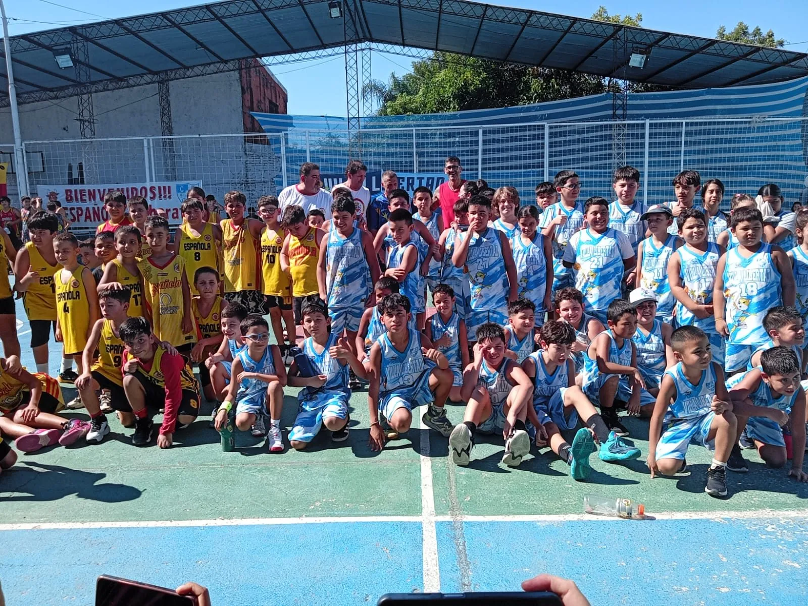 Villa Libertad vivió una fiesta de mini básquet junto a Española de Charata