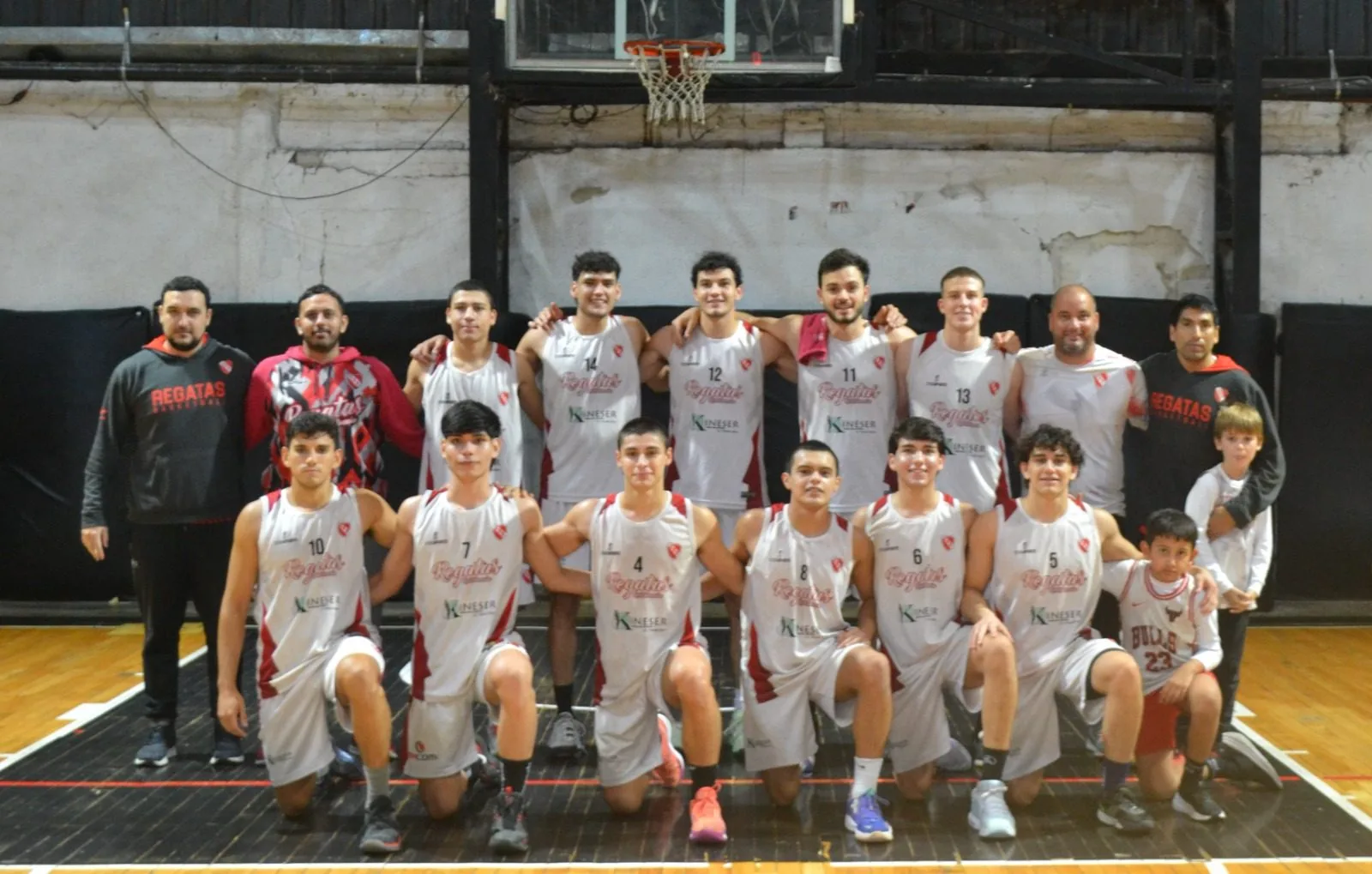 Regatas fue contundente en Villa Centenario