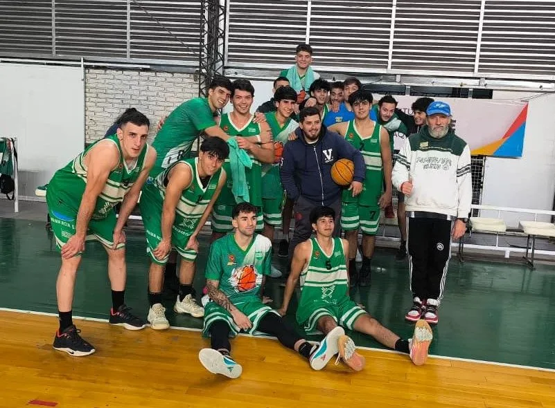 Hindú fue de mayor a menor, pero sostuvo el invicto ante Sarmiento