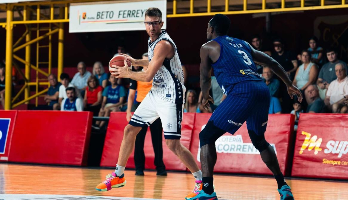 Regatas volvió a sufrir de local y cayó con Peñarol