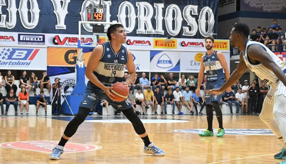 Regatas de Corrientes no pudo frente a Independiente de Oliva