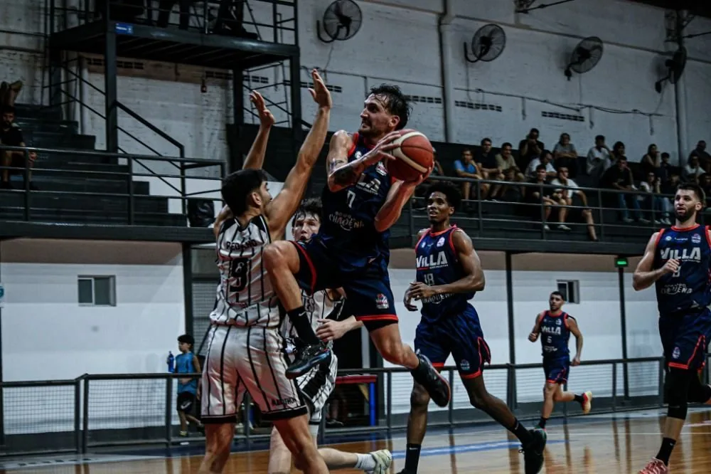 Duelo clave en Resistencia: Villa y Comunicaciones se juegan más que un partido